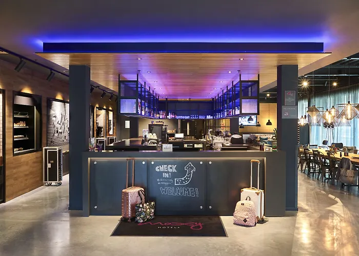 Hotel Moxy Paris Charles de Gaulle Airport à Roissy-en-France