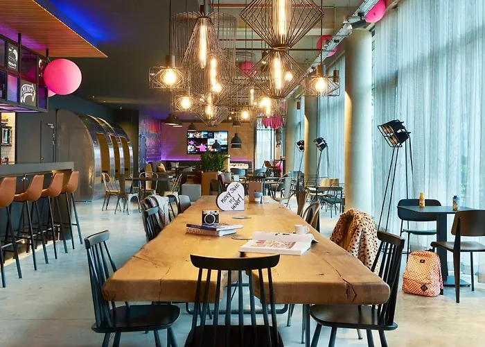 Hotel Moxy Paris Charles de Gaulle Airport à Roissy-en-France